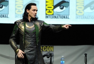 Tom Hiddleston como Loki en el panel de "Thor: The Dark World "